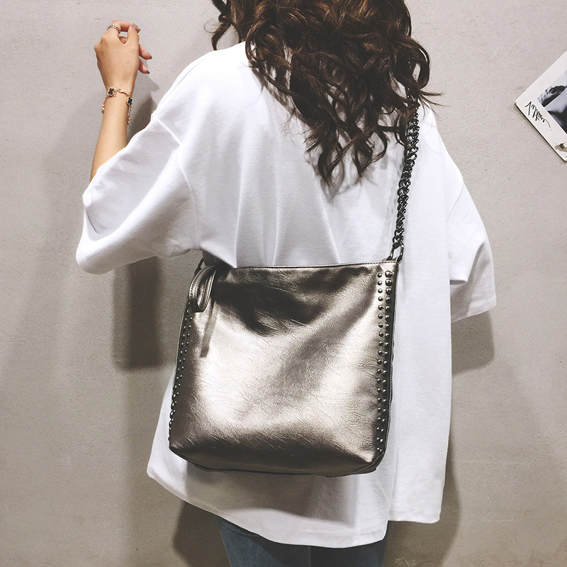 今年流行的小ck小众设计秋冬斜挎包 佐妮梵女士包袋