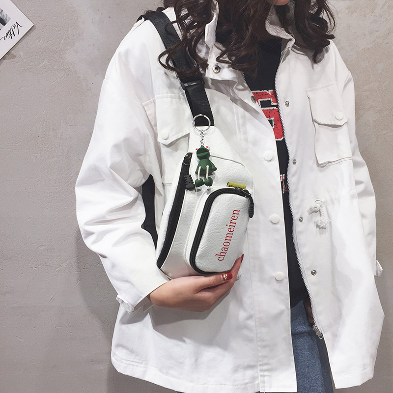 今年流行的小ck单肩斜挎百搭潮胸包 佐妮梵女士包袋