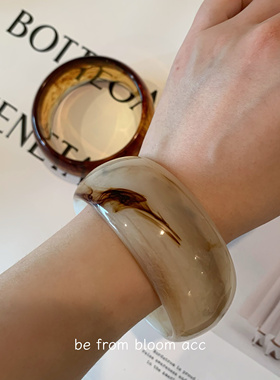 欧美文艺复古手镯圆形宽版树脂理石纹半透金箔夸张亚克力手饰