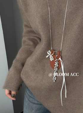 小众皮质小包挂脖项链女珍珠蝴蝶结长款毛衣链秋冬配饰迷你挂饰潮