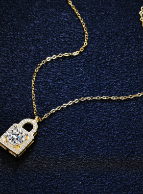 s925纯银吊坠1克拉莫桑石项链女款18K黄钥匙心锁新款锁骨链