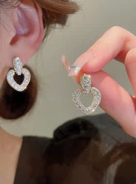 Fashion Classic Geometric Elegant Fine Zircon Heart Pendant