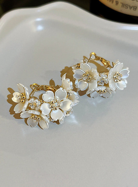 2023 Light Luxury Shell Flower Stud Earrings For Women