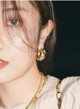 The New French Senior Fashion Geometric Gold Color Chunky