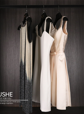 初舍印象样板房衣帽间衣服