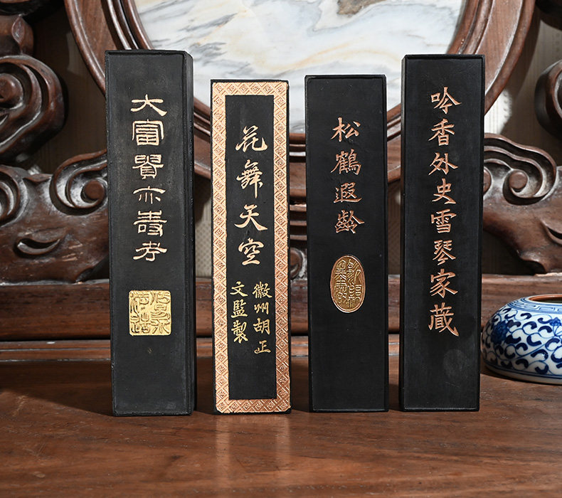 探寻千年书写的魅力：文房四宝的演变与传承