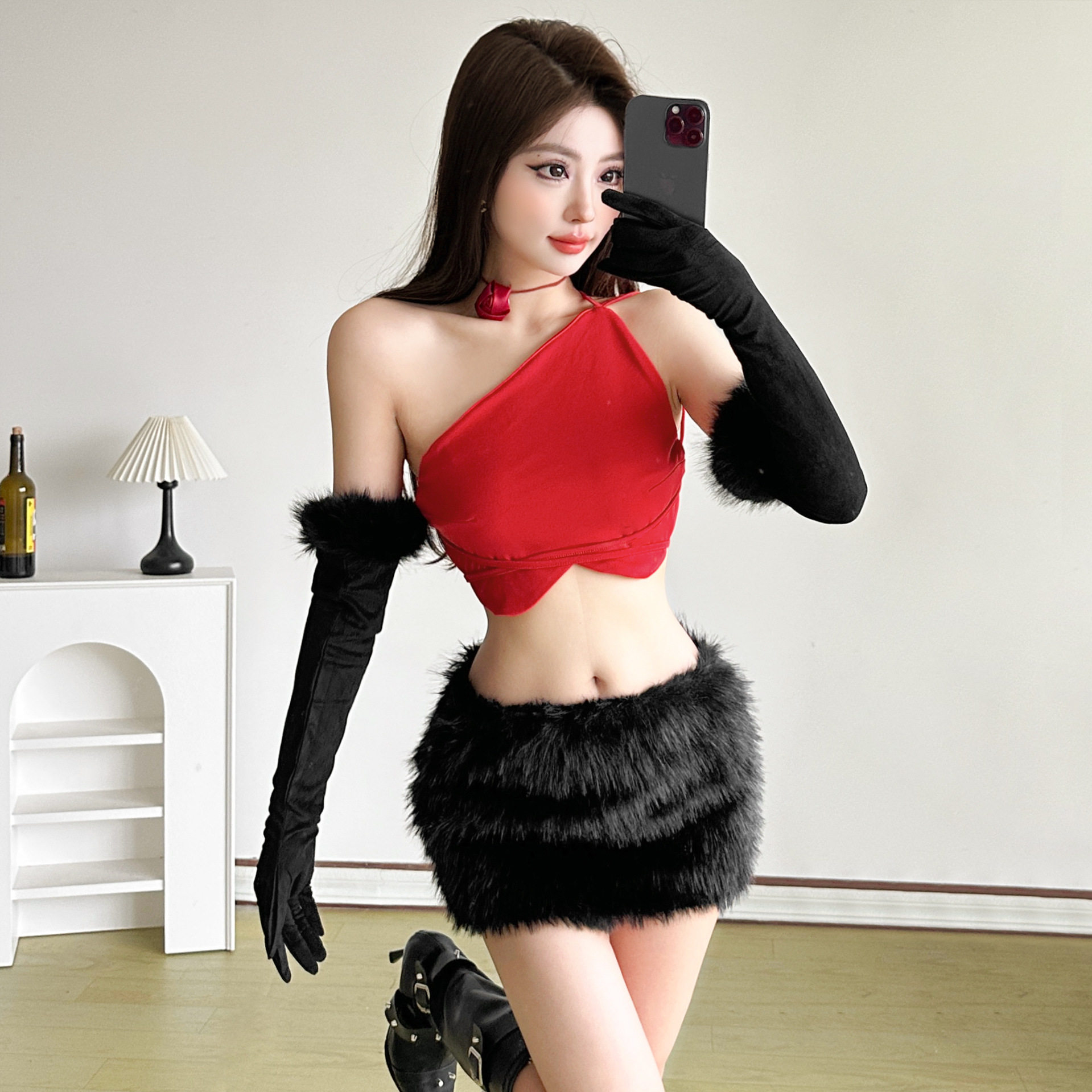 欧美风2025冬季新款女装甜酷辣妹风单侧露肩抹胸爱心造型上衣,淘宝优惠券,粉丝福利购,淘宝优惠卷