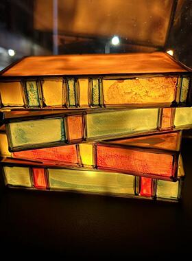 Stained Glass Stacked Books Lamp彩色书本树脂台灯桌面装饰