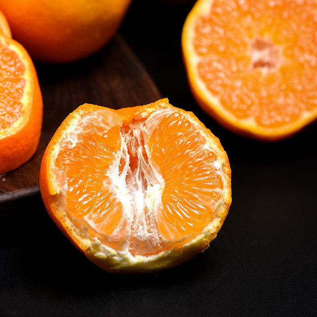 Sichuan Chunjian Raking Mandarin oranges sold for 500,000 per order last year