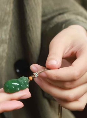 玉器工艺品天然新疆和田玉俄料碧玉老料微猫眼貔貅吊坠男女挂坠