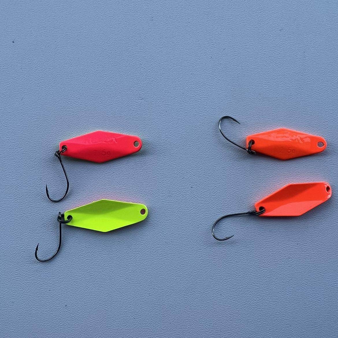 鳟鱼彩色亮片2.5克 鳟鱼马口溪流微物彩色黑坑粉色双面垂钓管理场,淘宝优惠券,粉丝福利购,淘宝优惠卷