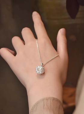 Céleste绣花球镂空吊坠项链女