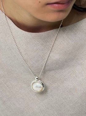 Céleste流光圆月白贝母吊坠项链