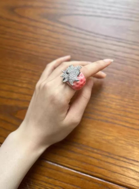 草莓镶钻戒指戒圈首饰设计师款礼物春夏