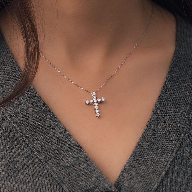 芮爱VRAI 十字架圆钻项链钻石项链真钻培育钻石毛衣链情侣链 - 图3