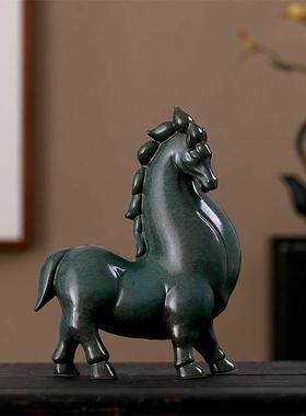 陶瓷红马摆件招财客厅书房办公桌装饰唐三彩马工艺礼品摆饰开 业