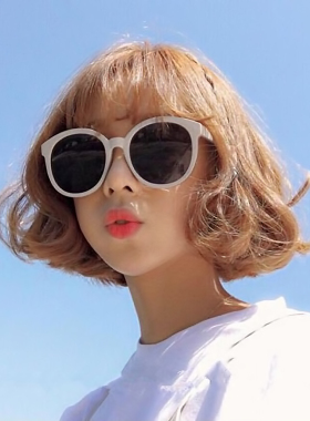 白色框墨镜高级感显脸小
