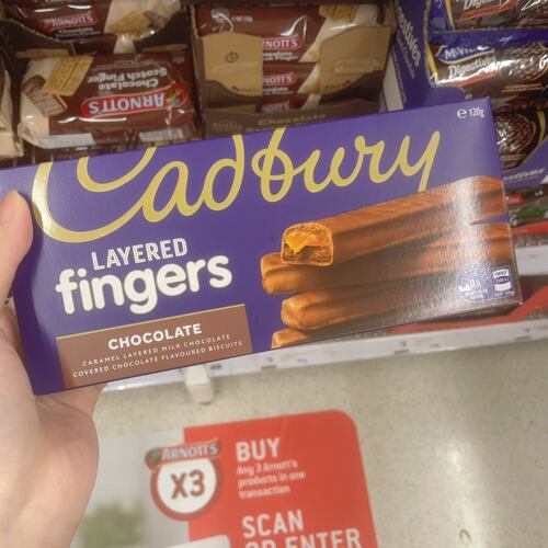 澳代购直邮Cadbury吉百利fingers牛奶巧克力手指饼干进口食品114g - 图1