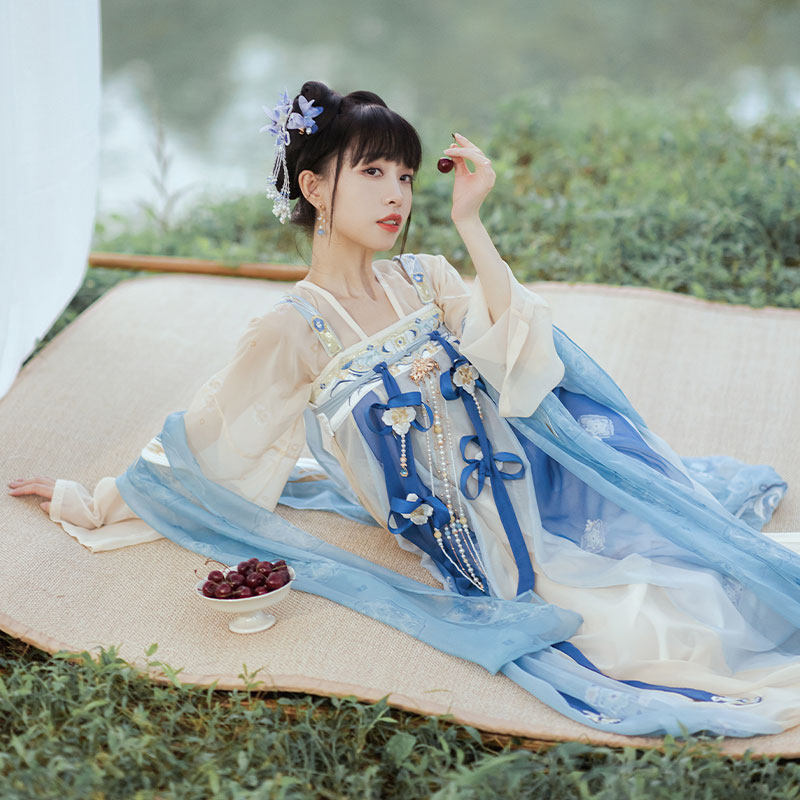 十三余儿[长生乐]绣花对襟裥小豆蔻 十三余汉服