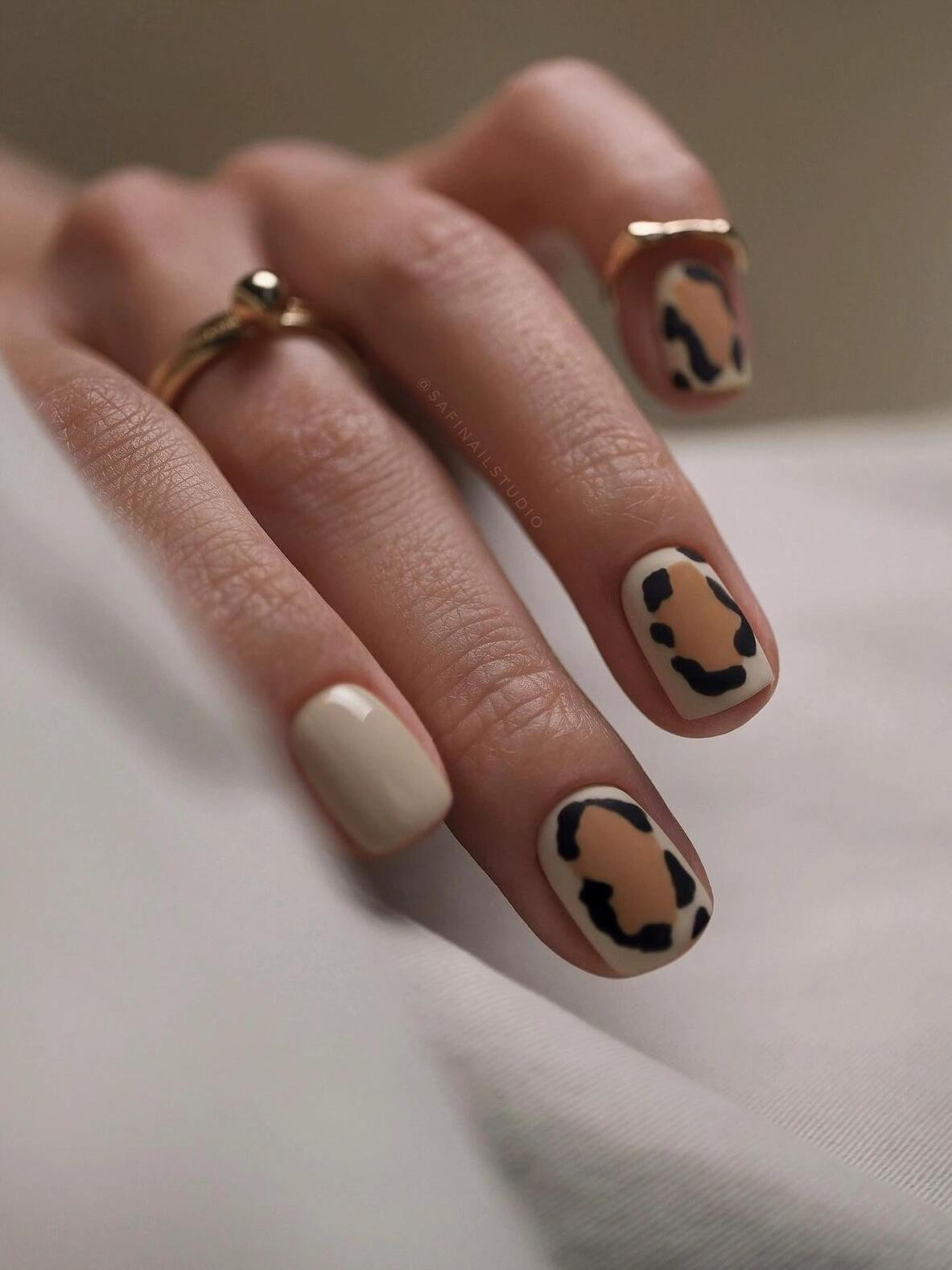 Fairy·黄黑皮显白高级感豹纹哑光纯手工短款穿戴甲米白色假指甲,淘宝优惠券,粉丝福利购,淘宝优惠卷