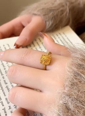 金色拉丝方糖沙金戒指女2024新款爆款轻奢高级感指环设计小众尾戒