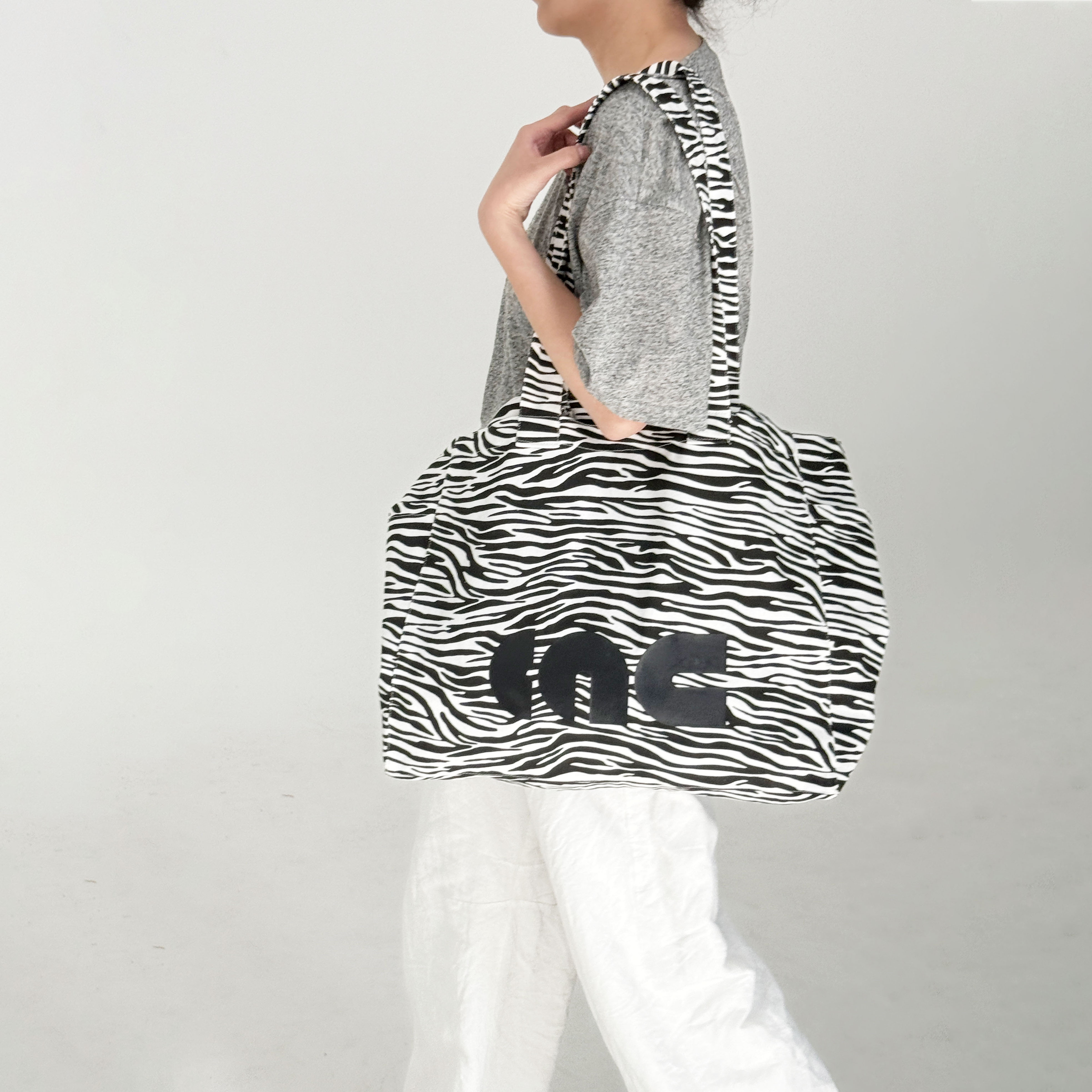 CAC斑马纹巨能装多用途帆布包 - 图0