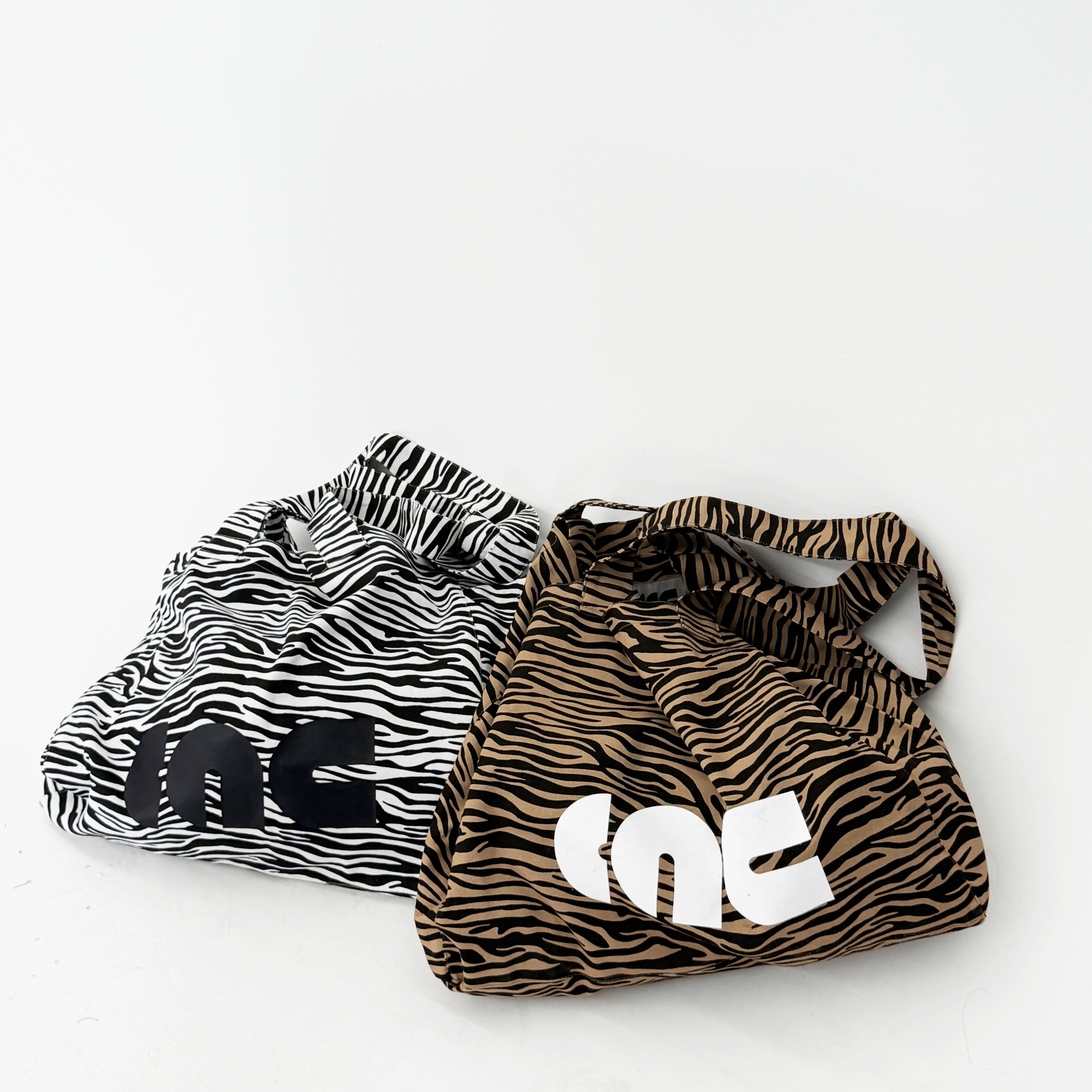 CAC斑马纹巨能装多用途帆布包 - 图2