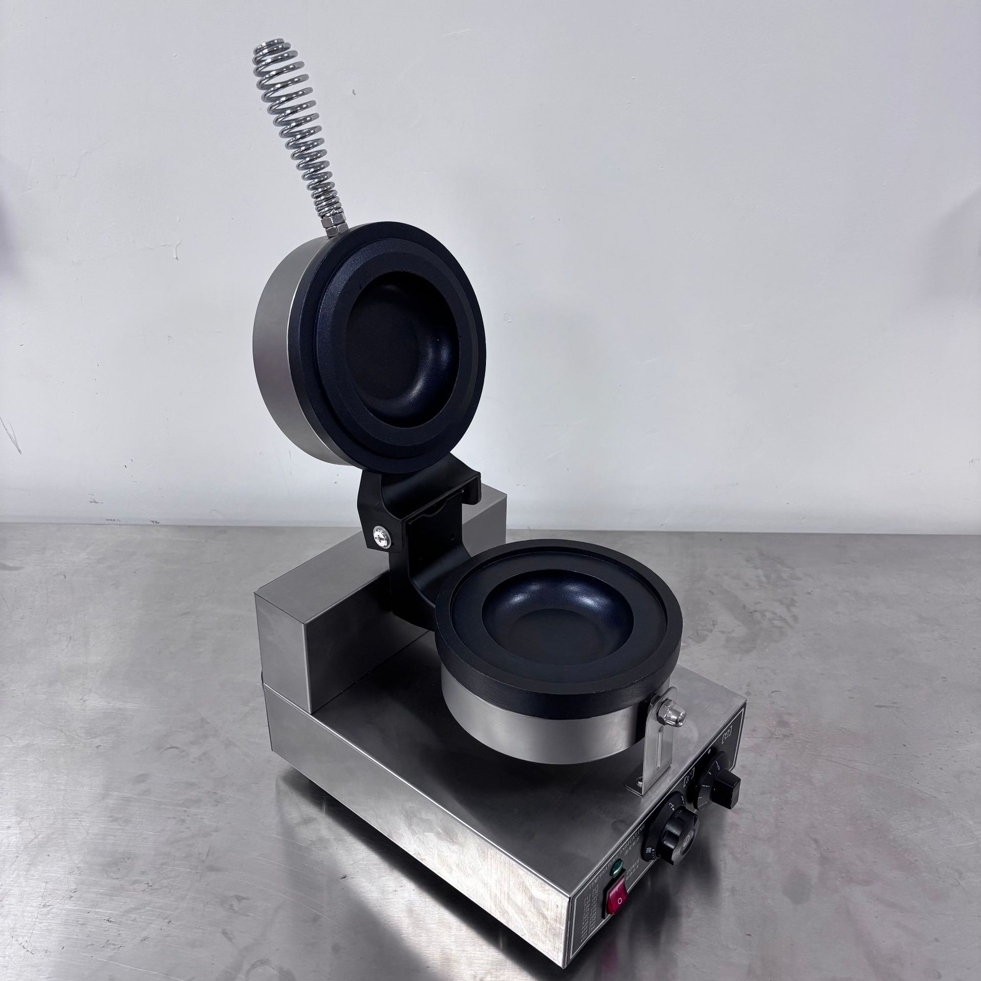 Cross-border hot selling commercial electric heating rotating UFO