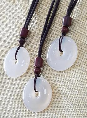 2025卓越珠宝天然玛瑙白色平安扣厂家直销玉髄吊坠中国男女款平扣