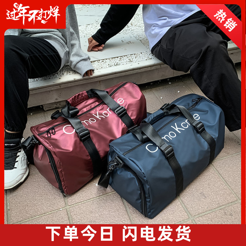 爱打扮(www.idaban.cn)，大容量防水健身包行手提短途行李袋干湿分离运动训练游泳瑜伽包潮