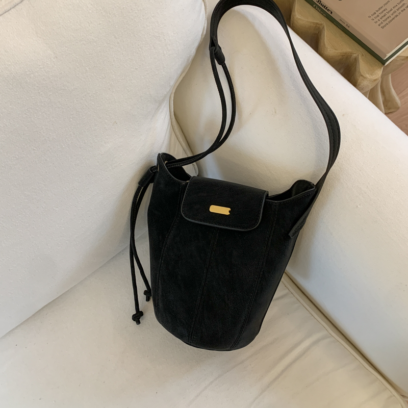 复古小众百搭水桶包女2025新款高级洋气手提包简约通勤单肩斜挎包 - 图0