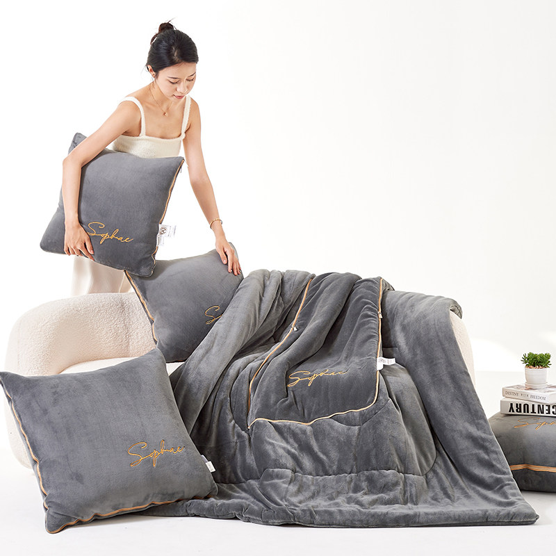 加厚牛奶绒抱枕车用被子两用冬天枕头被二合一车载靠枕车内午睡毯,淘宝优惠券,粉丝福利购,淘宝优惠卷