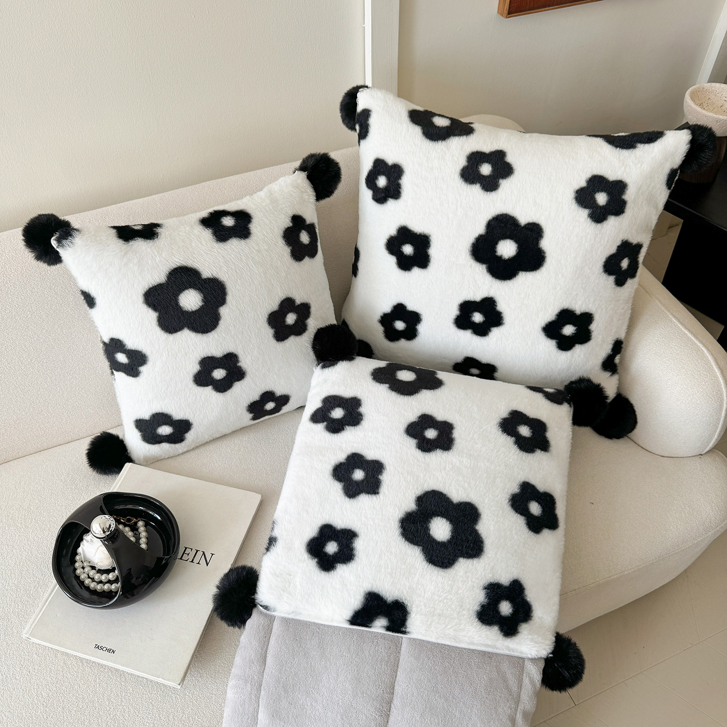 牛奶绒 治愈奶油风 加厚抱枕车用被子枕头两用二合一午睡沙发靠枕,淘宝优惠券,粉丝福利购,淘宝优惠卷