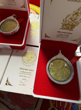 泰国佛牌·王嘉尔镀金四面佛一物一码带原盒·泰国正品发回保真
