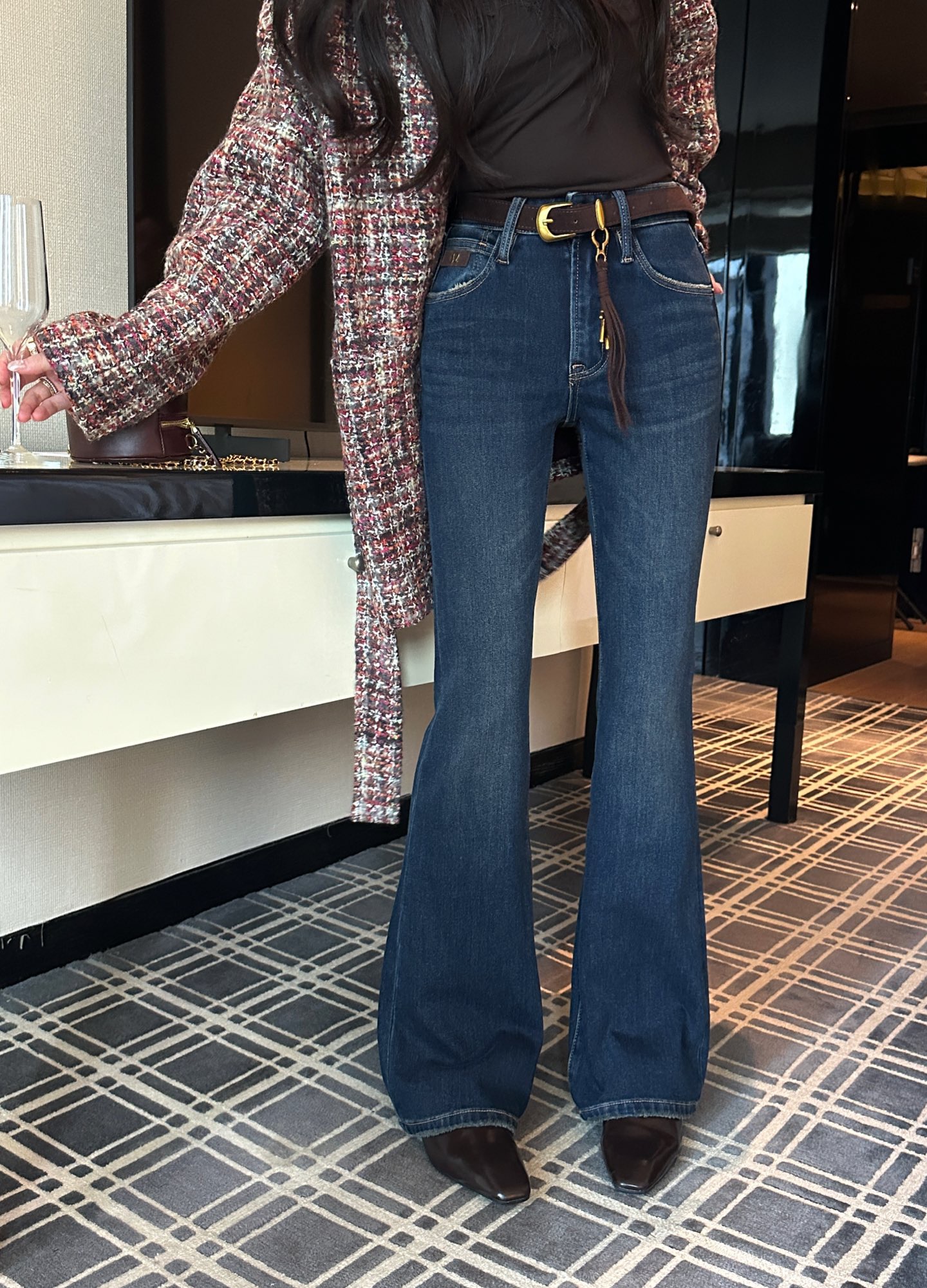 TF833/25冬季新款欧货深牛仔磨毛微喇裤显瘦显高棕色腰带流苏小马 - 图0