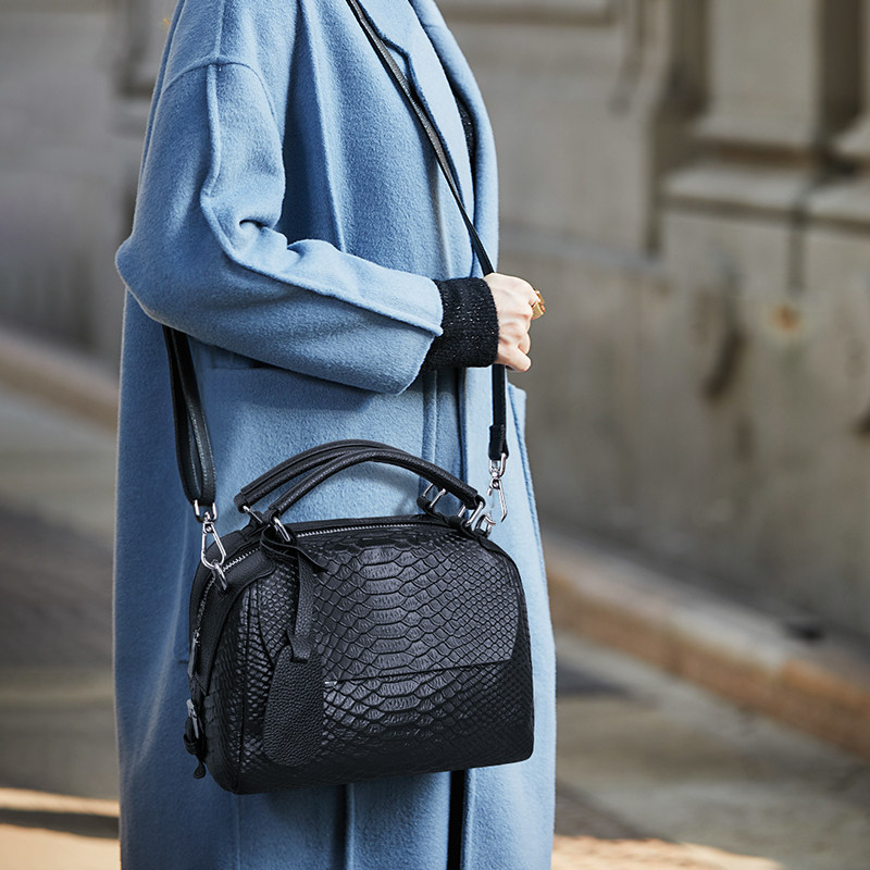 澳迪佳女士2023流行款软皮波士顿包 澳迪佳女士包袋