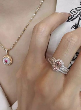 镶嵌满钻精致鸽子蛋拉丝戒指轻奢