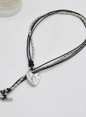 多层黑色皮绳choker项圈女小众设计感金属爱心锁扣项链嘻哈锁骨链