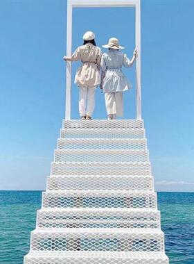 网红天梯情侣拍照打卡地不锈钢雕塑云梯婚礼互动设备户外美陈摆件