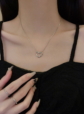 ins风轻奢小众设计感镂空简约爱心钛钢项链女百搭气质森系锁骨链