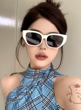 2025新款网红白框墨镜女款高级感
