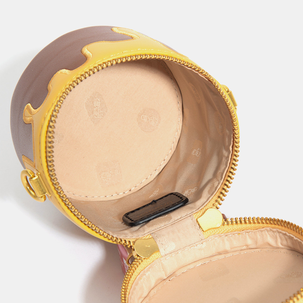 不莱玫迪士尼联名小熊维尼女水桶包 singingbags女士包袋