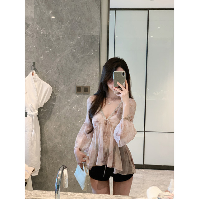 JustQin Tulle Moonlight 2026 New Summer Summer New-neck V-neck Diamond-encrusted Temperament Bell Sleeve Top Chiffon Shirt for Women
