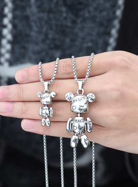 字母印花暴力小熊吊坠钛钢嘻哈项链男潮情侣毛衣链女小众卫衣配饰