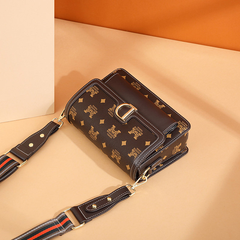 女2020新款宽肩带印花复古斜挎包 oskiaissa女士包袋