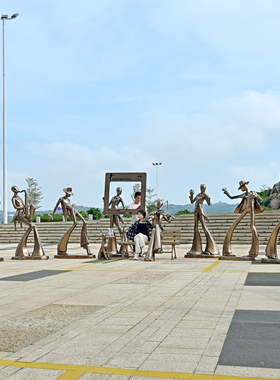 抽象音乐人雕塑美陈装饰