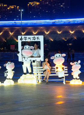 卡通动物奶牛雕塑彩虹玻璃钢摆件