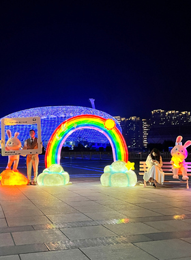 户外卡通兔彩虹云朵玻璃钢雕塑