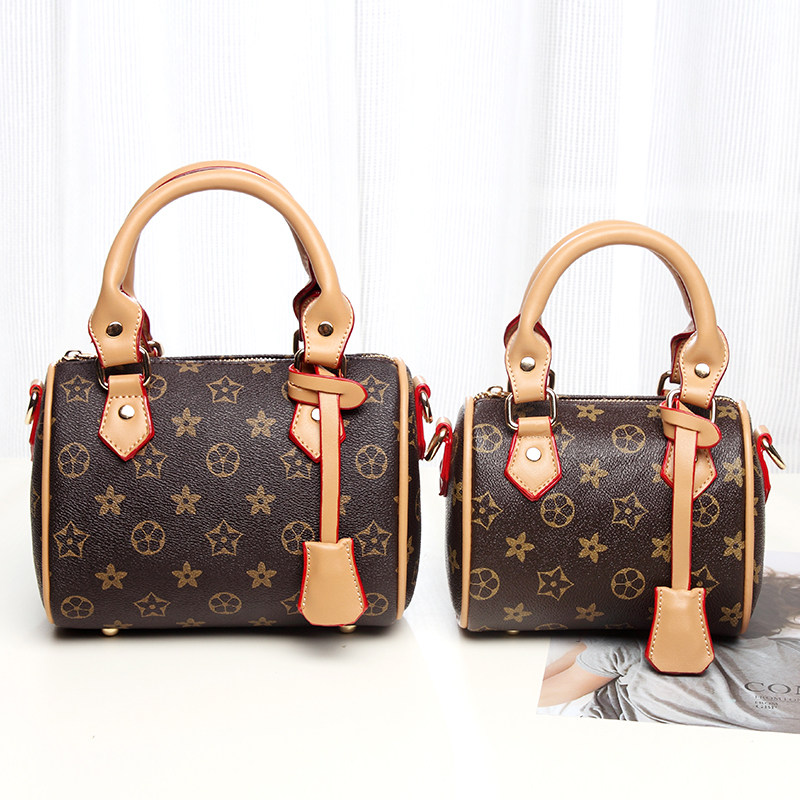 2020新款潮秋季波士顿单肩枕头包 卡万罗女士包袋