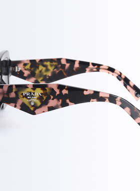 PRADA普拉达墨镜女方形板材大框